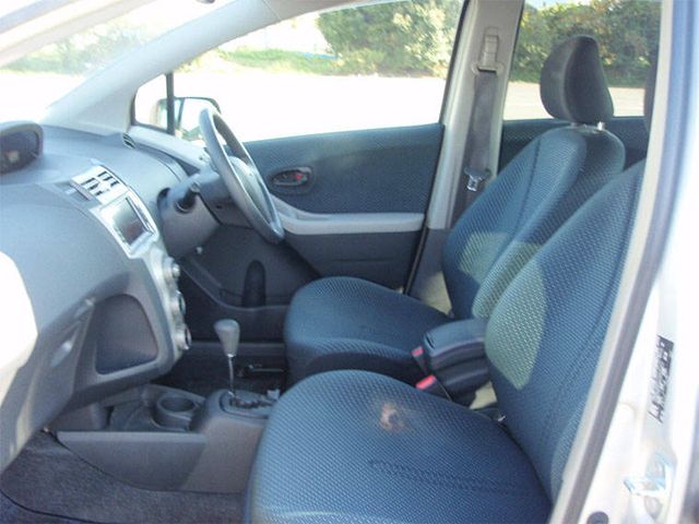 2005 Toyota Vitz