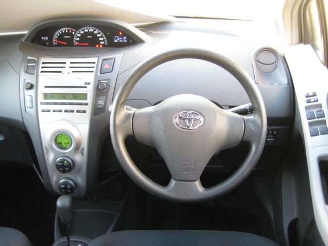 2005 Toyota Vitz