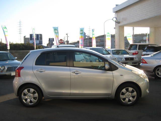 2005 Toyota Vitz
