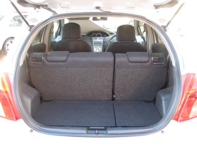 2005 Toyota Vitz