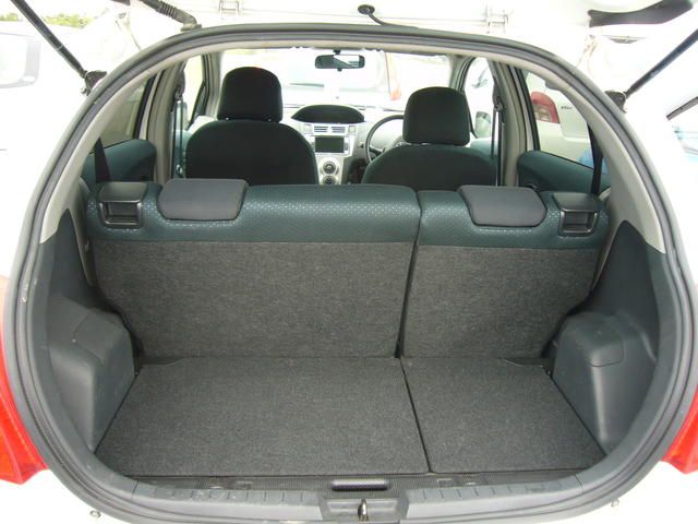 2005 Toyota Vitz