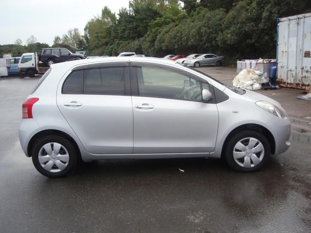 2005 Toyota Vitz