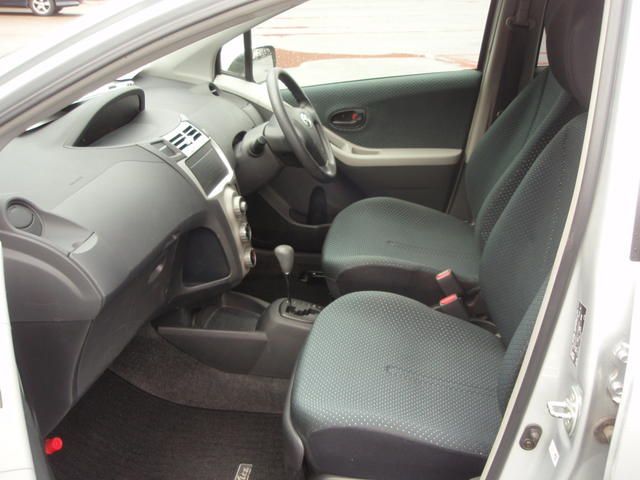 2005 Toyota Vitz