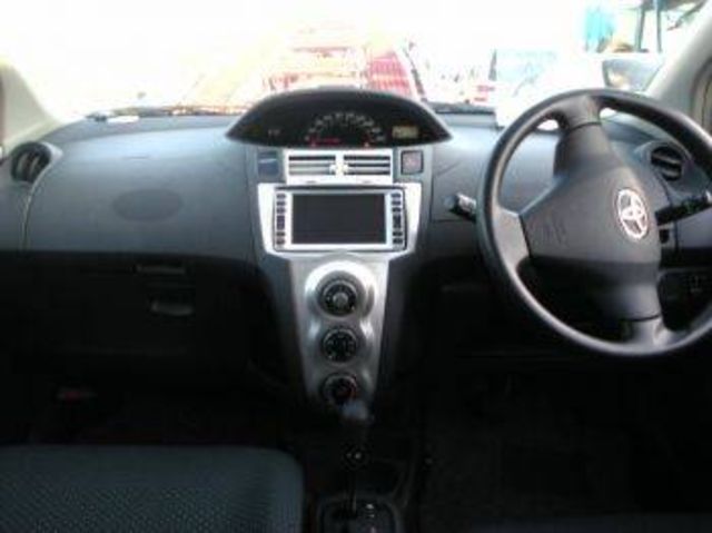 2005 Toyota Vitz