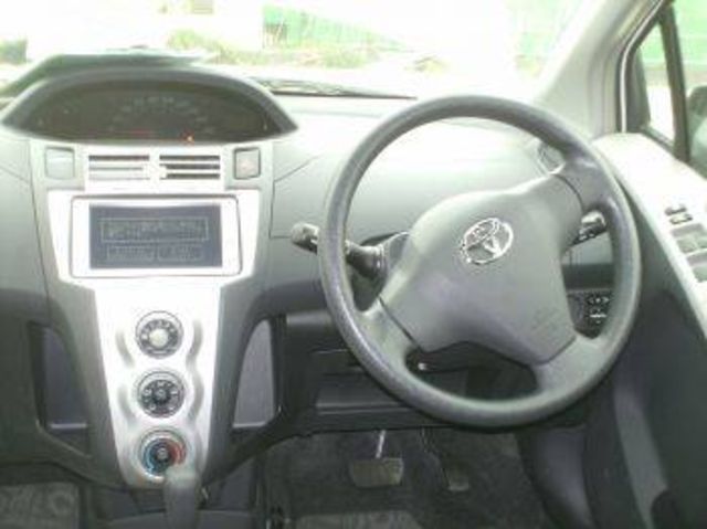 2005 Toyota Vitz