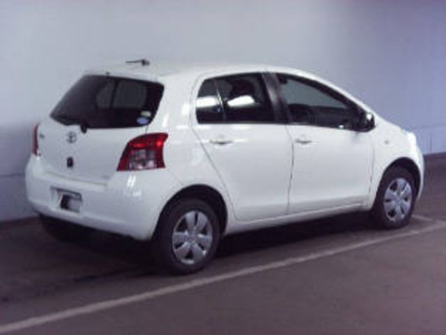 2005 Toyota Vitz