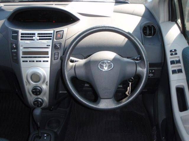 2005 Toyota Vitz