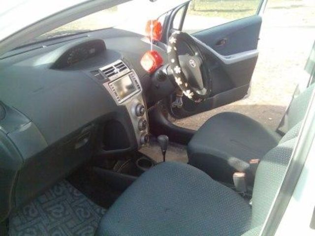 2005 Toyota Vitz