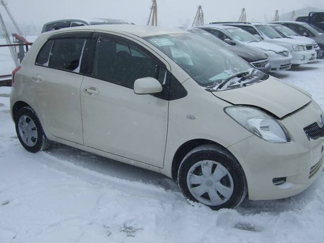 2005 Toyota Vitz