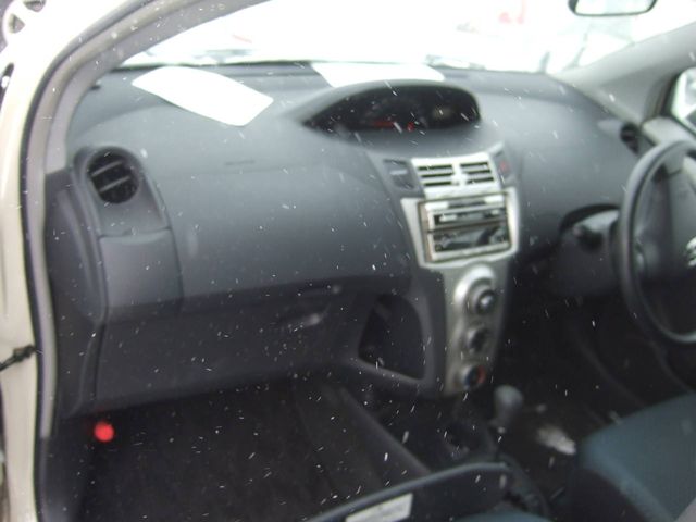 2005 Toyota Vitz