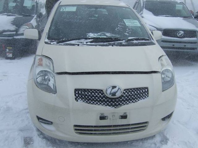 2005 Toyota Vitz