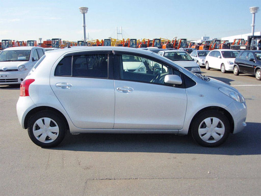 2005 Toyota Vitz