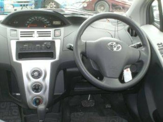 2005 Toyota Vitz