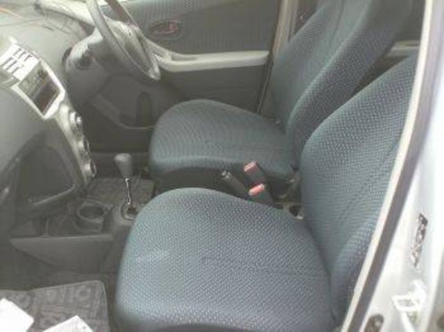 2005 Toyota Vitz