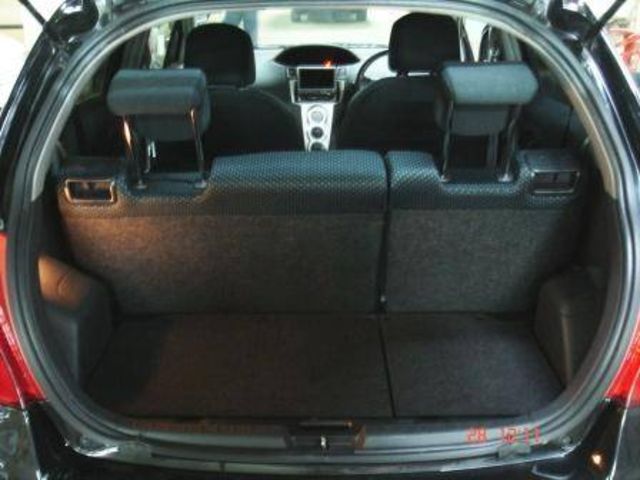 2005 Toyota Vitz