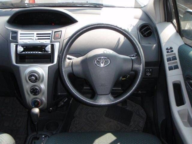 2005 Toyota Vitz