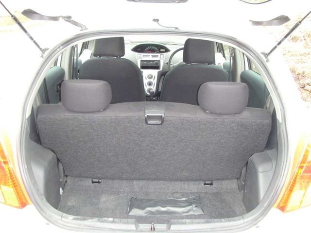 2005 Toyota Vitz