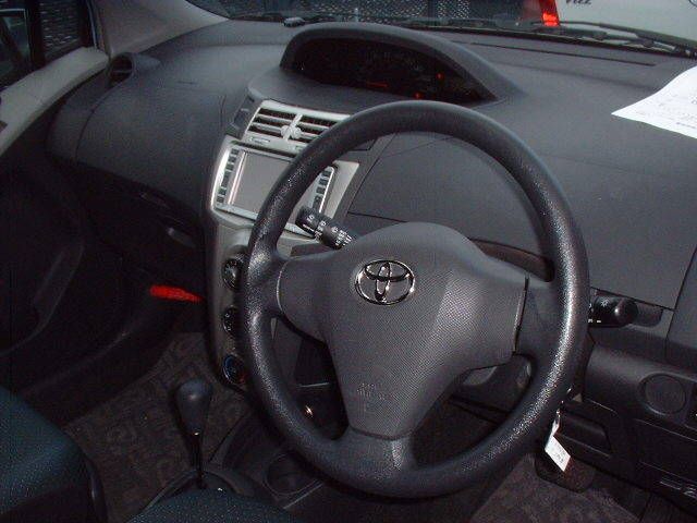 2005 Toyota Vitz