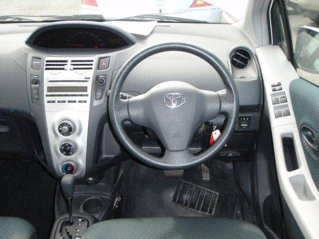 2005 Toyota Vitz