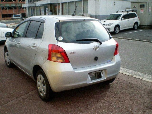 2005 Toyota Vitz