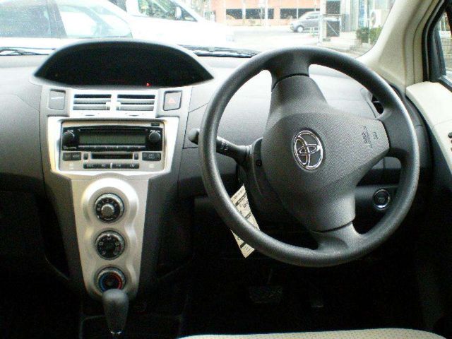 2005 Toyota Vitz