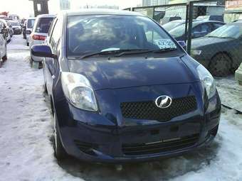 2005 Toyota Vitz Photos