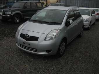 2005 Toyota Vitz Photos