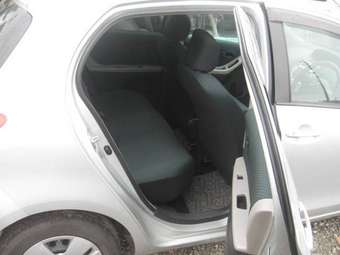 2005 Toyota Vitz Photos