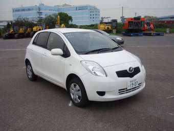 2005 Toyota Vitz Images