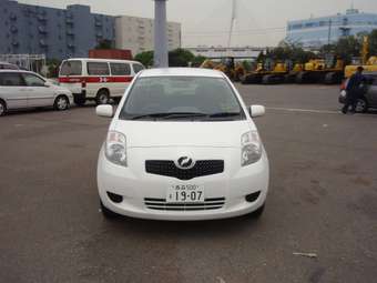 2005 Toyota Vitz Pictures