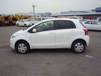 2005 Toyota Vitz Pics