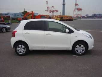 2005 Toyota Vitz Photos