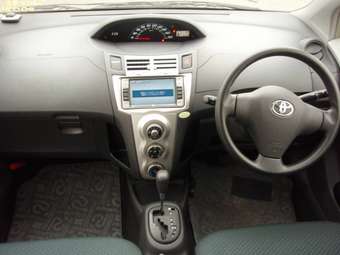 2005 Toyota Vitz Photos