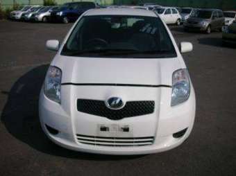 2005 Toyota Vitz Pictures