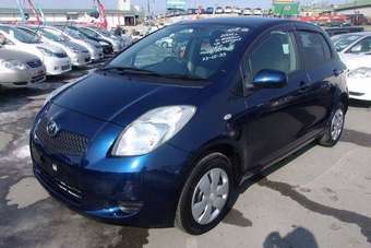 2005 Toyota Vitz Photos