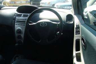 2005 Toyota Vitz Pictures
