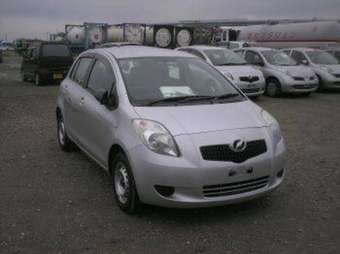 2005 Toyota Vitz Photos