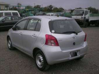 2005 Toyota Vitz Images