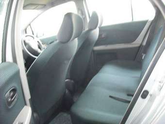 2005 Toyota Vitz Images