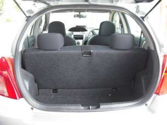 2005 Toyota Vitz Pics