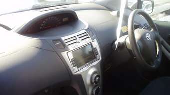 2005 Toyota Vitz Pics