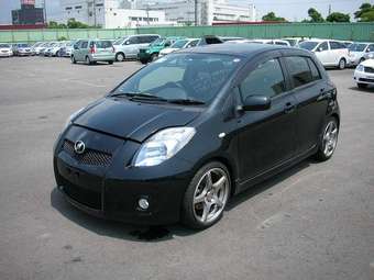 2005 Toyota Vitz Photos