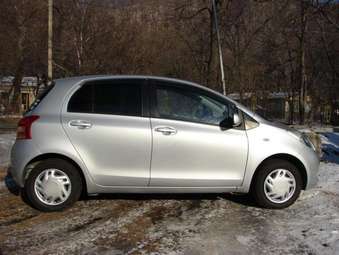 2005 Toyota Vitz Images