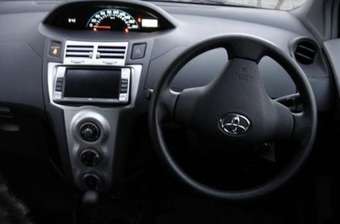 2005 Toyota Vitz Pictures