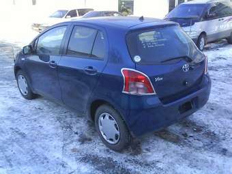 2005 Toyota Vitz Photos