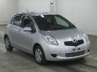 2005 Toyota Vitz Photos