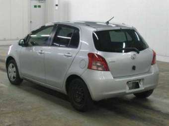 2005 Toyota Vitz Photos