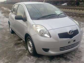 2005 Toyota Vitz Images