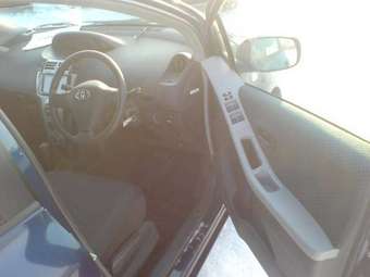 2005 Toyota Vitz Photos