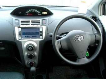 2005 Toyota Vitz Photos